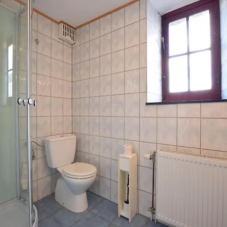 Luxury In Hotton With Sauna 度假居 *